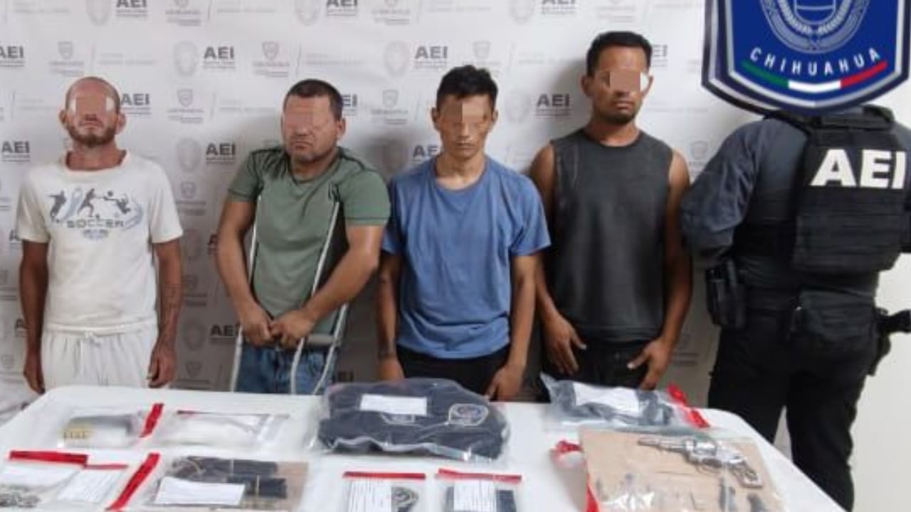 Cateo en Villas Real deja cuatro detenidos, armas y presunta droga