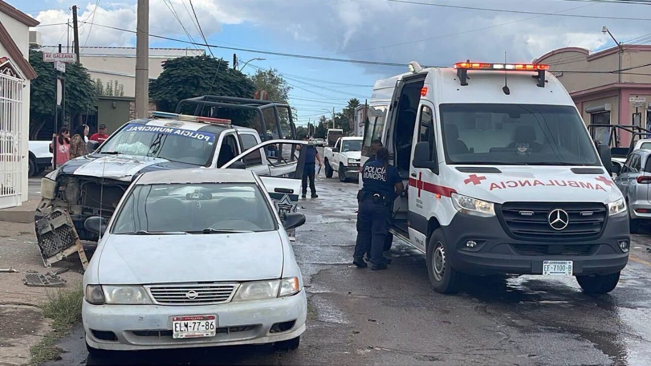 VIDEO: Patrulla impacta tres vehículos y deja personas lesionadas en Cuauhtémoc