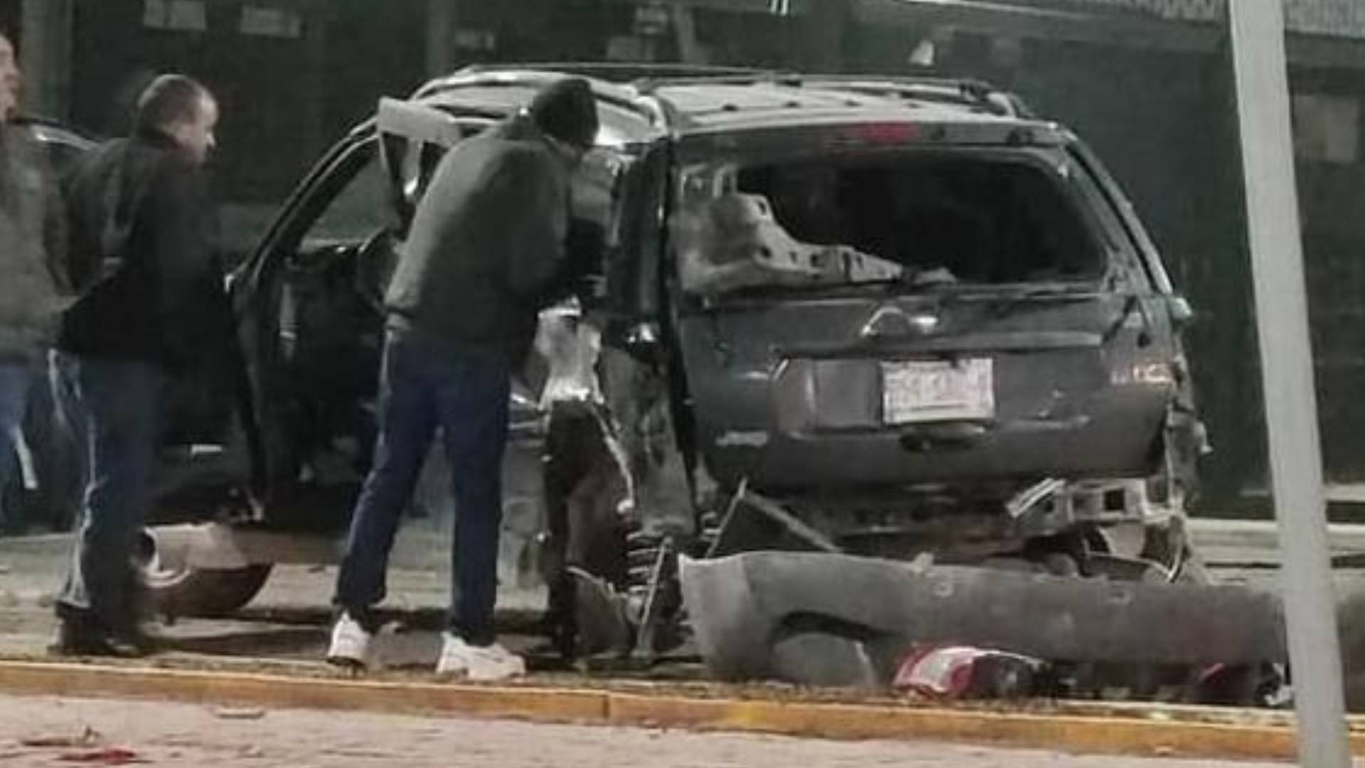 Mujer pierde la vida en volcadura