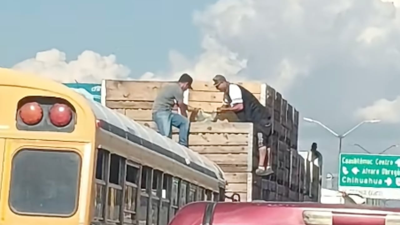 VIDEO: Denuncian rapiña contra camiones detenidos en semáforos de Cuauhtémoc